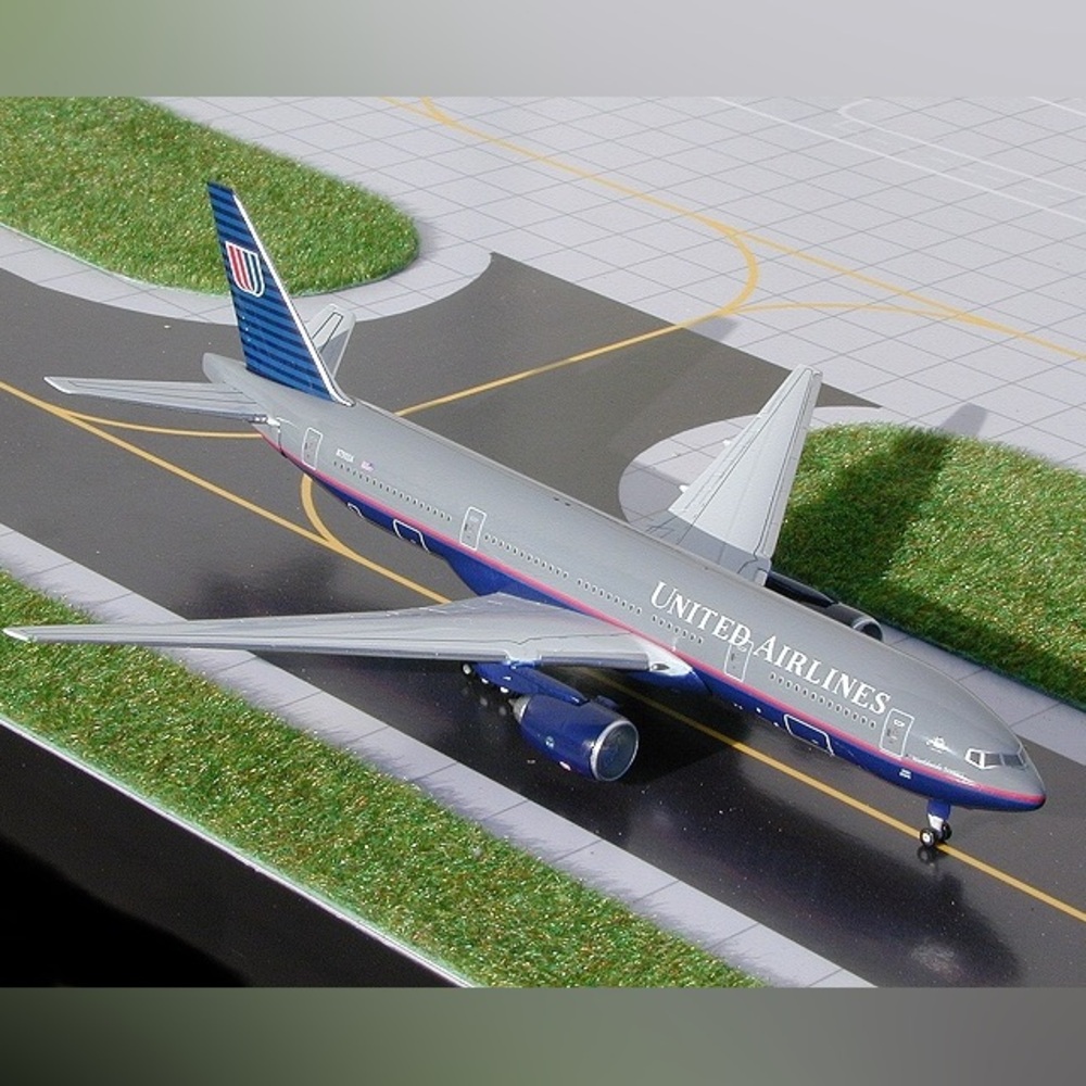 Gemini Jets United Airlines Boeing 777-200 1:400 Scale GJUAL298
